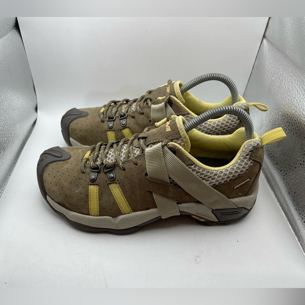 Teva Wraptor Ossagon walnut walking shoes women’s 8
